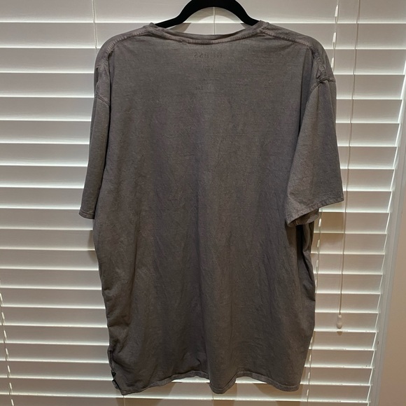 Guess Tshirt - XXL - Picture 4 of 5